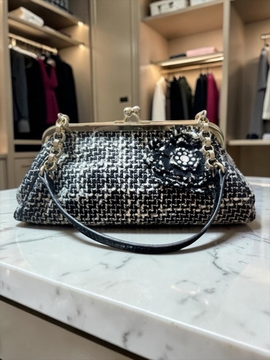 Liz Claiborne Handbags - Liz Claiborne Black and White plaid Clutch with  Chanel vibes Y2K elegant classy